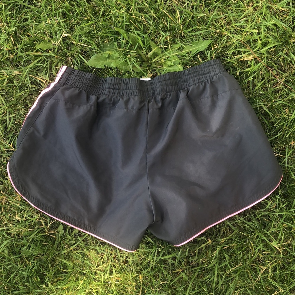 Cute athletic shorts - Picture 2 of 4